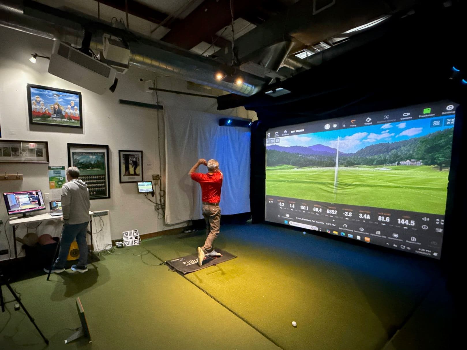 Golf instruction using TrackMan at Gonzo's